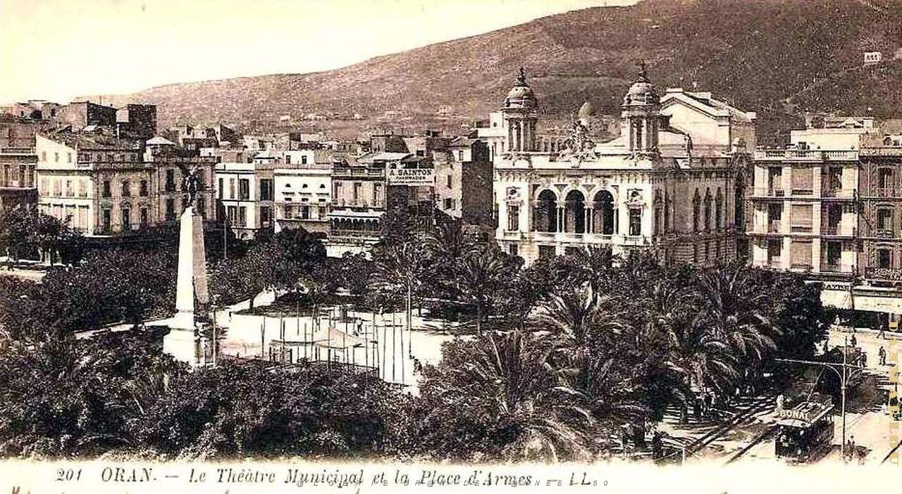 PA a- 12- Vue d'ensemble place d' Armes.jpg